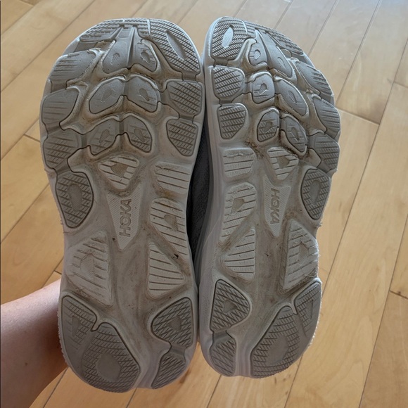 Hoka Clifton 10, Cosmic Grey / Stardust (light grey / silver), size 7.5 - Picture 8 of 16